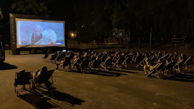 Kilka dni temu w ramach Letniego Kina na Leżakach wyświetlany był film „Obraz pożądania”. Był to pierwszy seans plenerowy w sierpniu. Kolejny w nadchodzącą sobotę, 14 sierpnia, przy ulicy Hubalczyków.