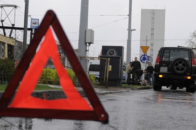 Na rondzie w Bydgoszczy potrącony został 38-latek.