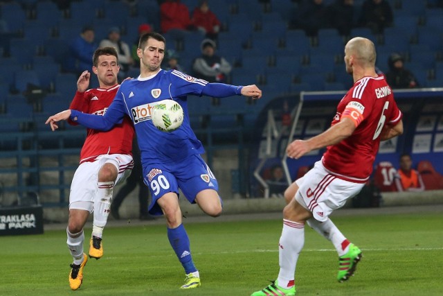 Josip Barsic (na niebiesko) w barwach Piasta Gliwice