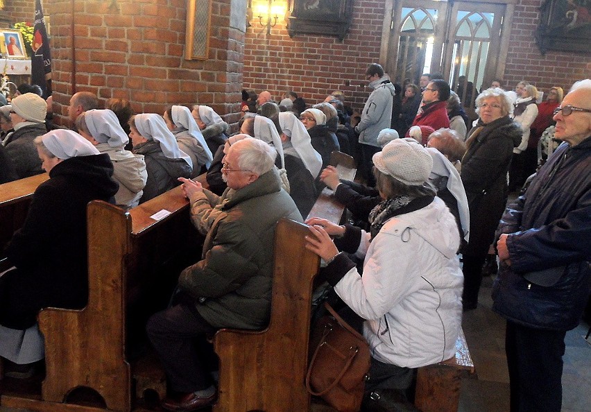 Setki grudziądzan przyszło na mszę sw. do grudziądzkiej...