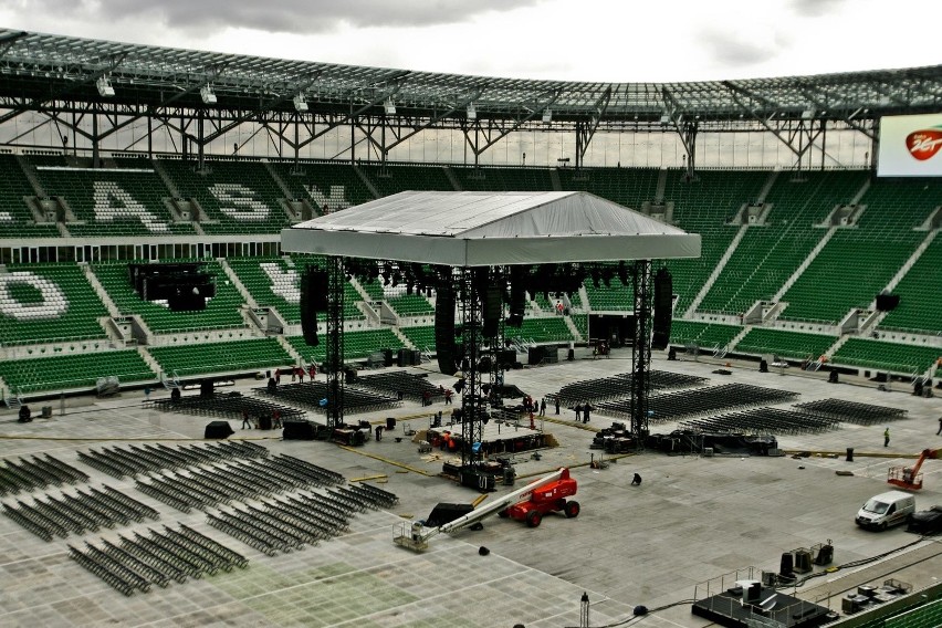 Wrocław: Na stadionie stoi już ring (ZDJĘCIA)