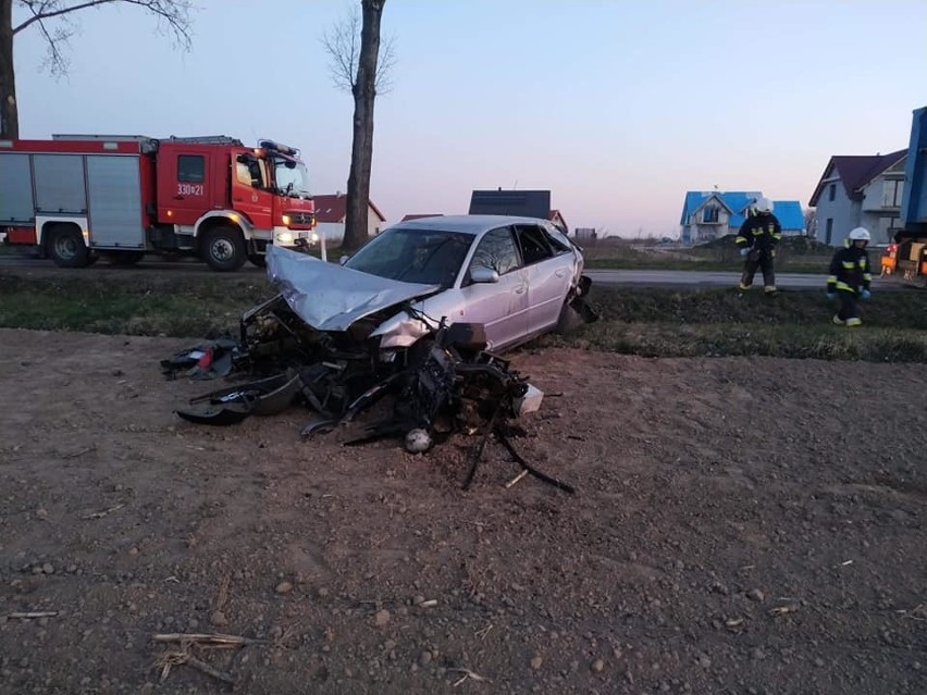Groźny wypadek pod Wrocławiem. Z audi wyleciał silnik