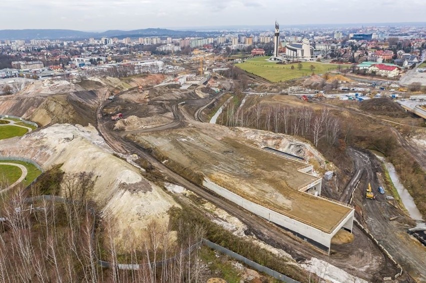 Kraków. Trasa Łagiewnicka: Zdjęcia z budowy nowej drogi i niecodziennego tunelu 