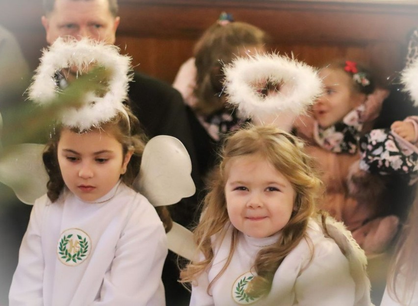 Święto Trzech Króli w Oleśnicy. Piękne jasełka w wykonaniu przedszkolaków i uczniów (ZDJĘCIA)