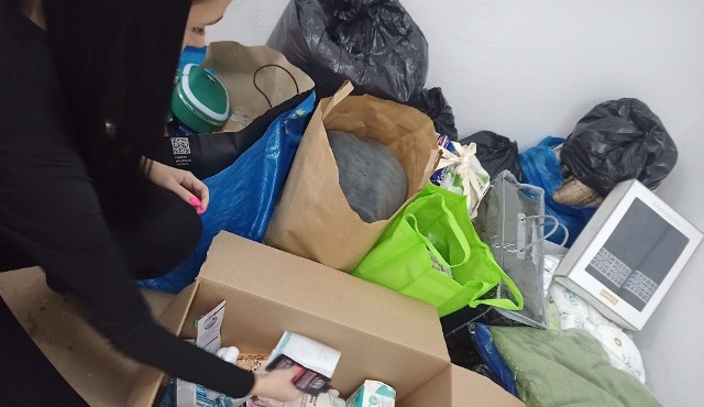 W poniedziałek w Centrum Usług Społecznych w Kozienicach ruszyła zbiórka darów dla mieszkańców Ukrainy.