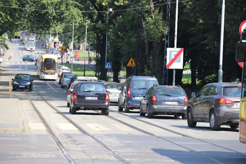 Korki w mieście. Zamknięte skrzyżowanie ul. Zachodniej i Ogrodowej 