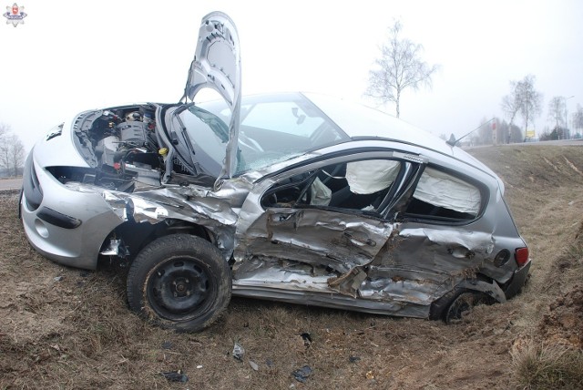 Wypadek w Borkach. Zderzyły się iveco i peugeot