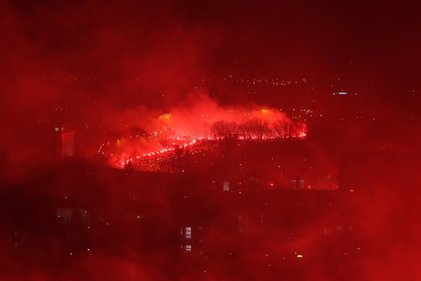 Wielkie racowisko kibiców Lecha Poznań z okazji 99. rocznicy...