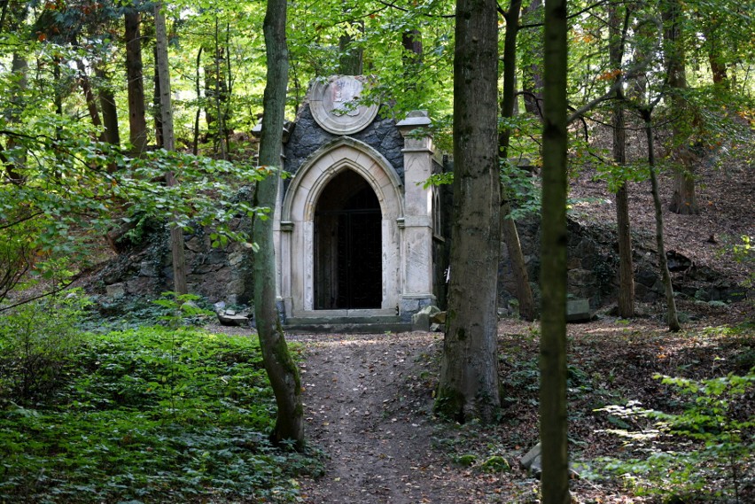 Tak dziś wygląda grobowiec rodu von Wartenberg, który ukryty...