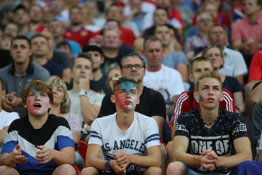 Podczas meczu Czechy - Dania atmosfera na trybunach była...