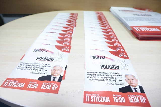 W rozmowie z i.pl poseł PiS Michał Moskal zapowiedział, że „11 stycznia wszyscy razem sprzeciwmy się pozbawieniu Polaków wolności słowa, niszczeniu demokracji i w efekcie pozbawiania Polski suwerenności”.