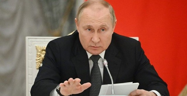 "Putin sprowadził do Rosji putinizm, tak jak Hitler uczynił faszyzm społecznie akceptowalny w Niemczech" - powiedział jeden z uczestników szczytu na Litwie