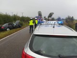 Łomża - Śniadowo. Wypadek na DW 677. Po zderzeniu dwóch samochodów droga całkowicie zablokowana