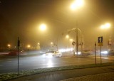 Najwięcej mgieł jest w październiku i listopadzie. Na drogach robi się niebezpiecznie. Zobacz, jak bezpiecznie jeździć we mgle