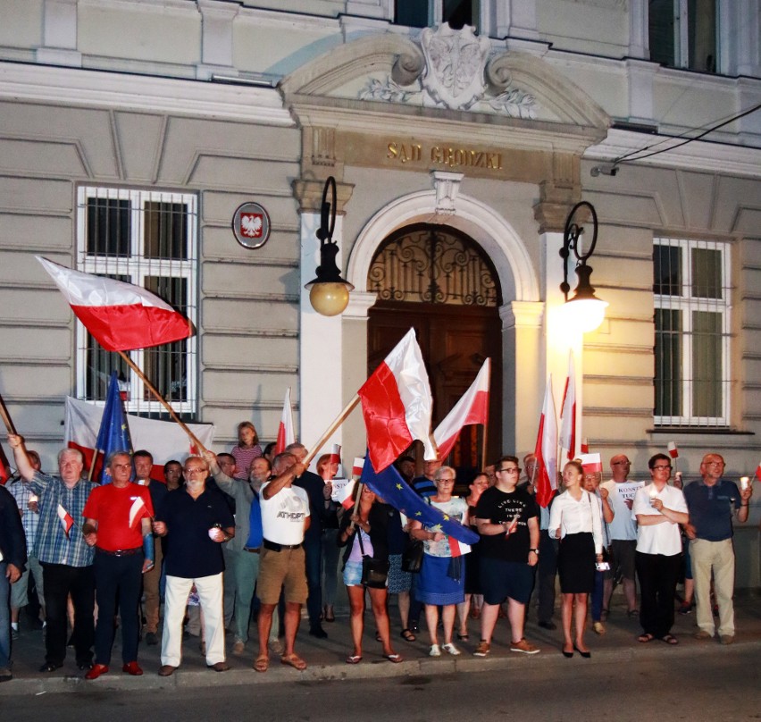 Przed sądeckim sądem manifestacja o trzecie veto [ZDJĘCIA, WIDEO]