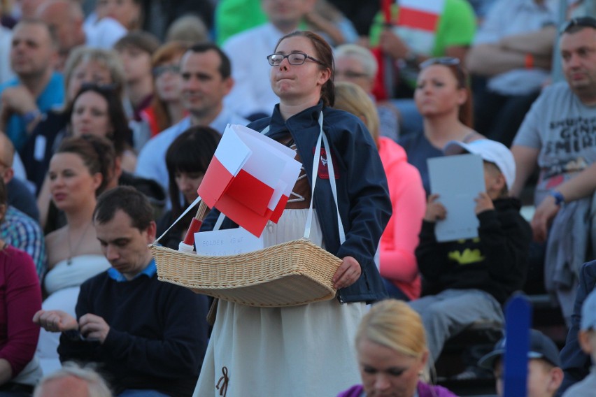 Orzeł i Krzyż: Prezydent Duda na widowisku w Murowanej...