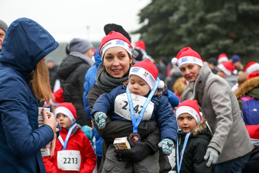 Dzieci pobiegły w Biegu Mikołajów 2017 w Krakowie