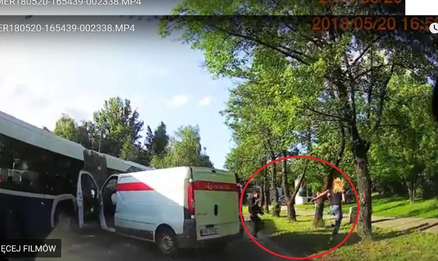 Kraków. Bus Poczty Polskiej wjechał w autobus. Kierowca i pasażer uciekli z miejsca wypadku