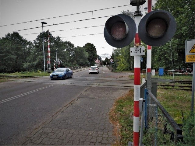 Remont przejazdu kolejowego na ul. Świdwińskiej w Białogardzie potrwa jednak dłużej, niż zakładano.