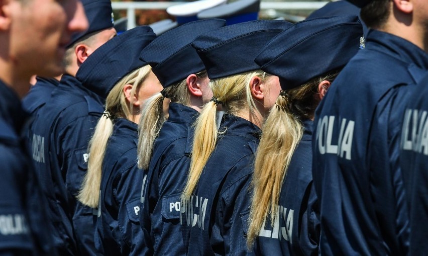 Zarobki w policji 2020: ile zarabiają policjanci? Oto...
