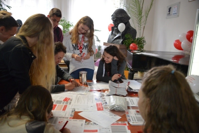 Uczniowie III Liceum Ogólnokształcącego w Kielcach bili rekord Guinnessa