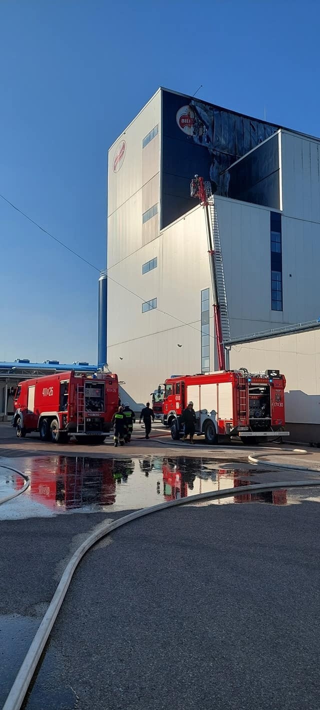 Pożar w mleczarni Bielmlek w Bielsku Podlaskim. Płonął dach...