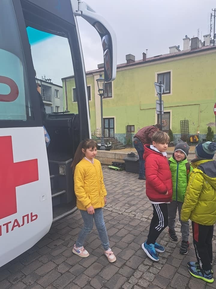 Mieszkańcy powiatu grójeckiego wraz z przyjaciółmi ufundowali mobilny szpital dla ukraińskich żołnierzy