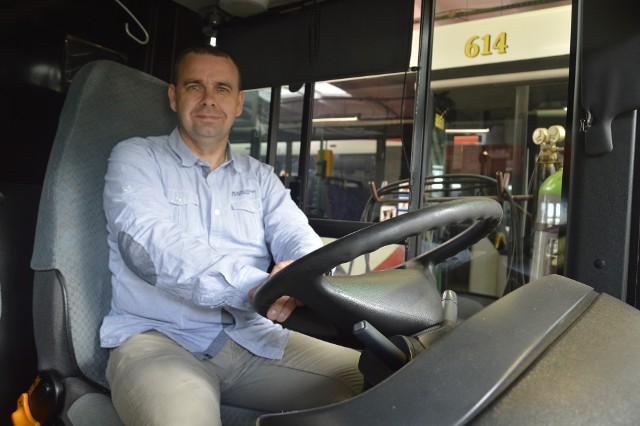 Lech Cebula pracuje w Miejskim Zakładzie Komunikacji od 1988 r. Aktualnie nadzoruje pracę kierowców autobusów.