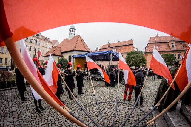 Sklepy 12 listopada będą zamknięte? Tego żąda Solidarność [DLA KOGO WOLNE 12  LISTOPADA] | Gazeta Wrocławska