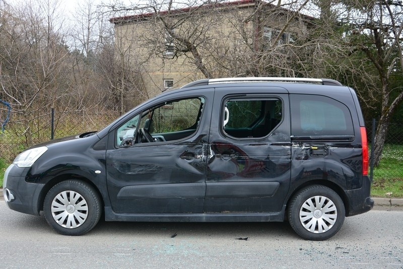 Zderzenie czterech samochodów w Jedliczu. Jedna osoba ranna [ZDJĘCIA]