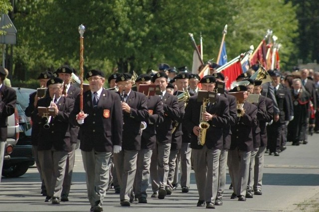 Konecką 3-majową paradę prowadziła Miejska Orkiestra Dęta pod dyrekcją Józefa Świerczyńskiego.