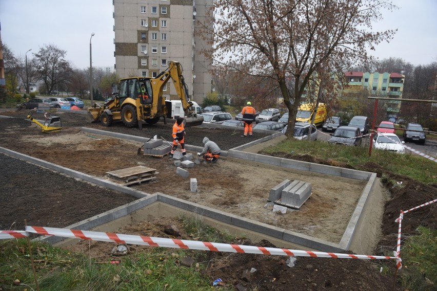 Tak przebiegały prace przy budowie parkingów przy ul. Marii...