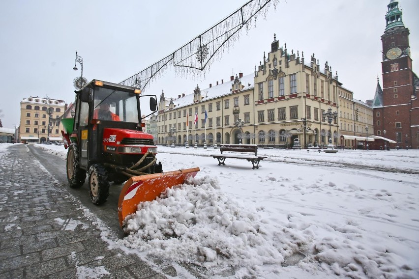 Sprawdziliśmy, które ulice we Wrocławiu będą odśnieżane na...