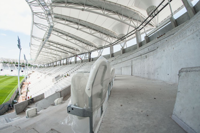 Na stadionie ŁKS montują już krzesełka ZDJĘCIA