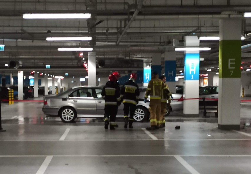 Tak się skończył drift bmw na podziemnym parkingu Alei Bielany