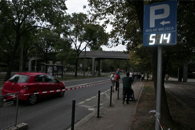 Jest szansa na ułatwienie parkowania przy Hali, szczególnie gościom wrocławskiego zoo. Wszystkie zainteresowane strony chcą o tym rozmawiać, ale nie wiadomo, kiedy siądą do negocjacji