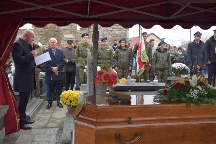 Pogrzeb Mariana Lesiaka, komendanta szydłowskich strzelców. Żegnali go bliscy, przyjaciele i przedstawiciele władz (ZDJĘCIA)