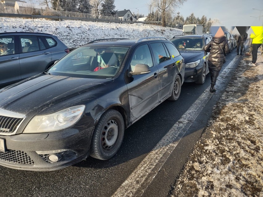 Zderzenie sześciu aut na zakopiance. Droga była częściowo zablokowana