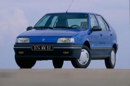 Fot. Renault: Renault 19 był pierwszym modelem tego producenta, w którym szczególna uwagę zwrócono na jakość montażu i zabezpieczenie antykorozyjne, z którym dotychczas produkowane modele miały duże problemy.