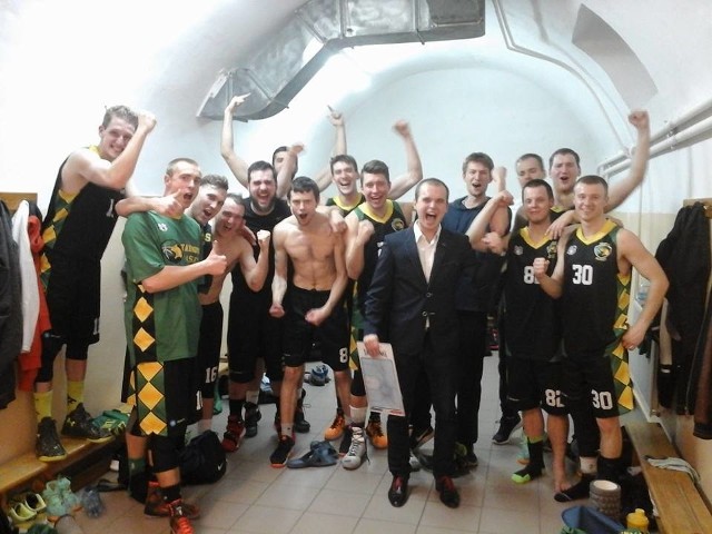 Koszykarze z Tarnowa Podgórnego w Chełmnie odnieśli dwa zwycięstwa. I zajęli zasłużenie 1. miejsce. Drugi był AZS PŚ Galeria Echo Kielce, a trzeci MChKK Chełmno.