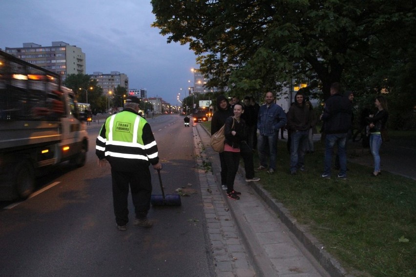 Zamieszki na Legnickiej po śmierci w komisariacie. Rzucali kamieniami w policję