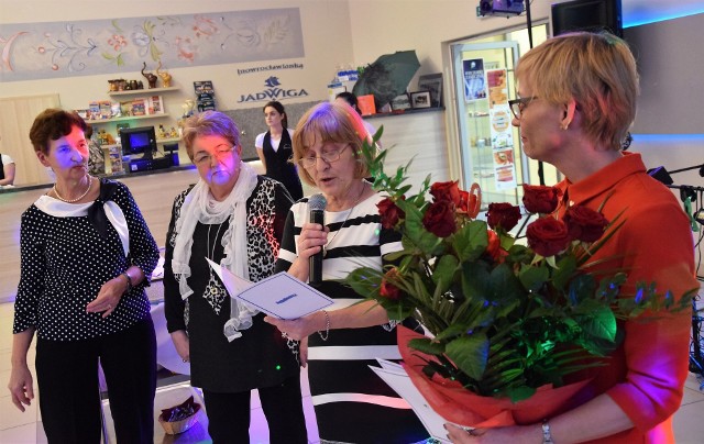 10 lat temu powstał w Inowrocławiu przy Wyższej Szkole Gospodarki pierwszy w mieście Uniwersytet Trzeciego Wieku. Jubileusz był okazją do zorganizowania w środę, 22 lutego, miłej uroczystości z udziałem słuchaczy UTW, władz miasta i zaproszonych gości. Odbyła się ona w Pijalni Wód "Inowrocławianka".