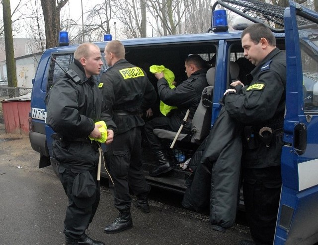 Pierwszy patrol po ulicach Szczecina pełnili w grupach mieszanych, ze starszymi kolegami z policji.