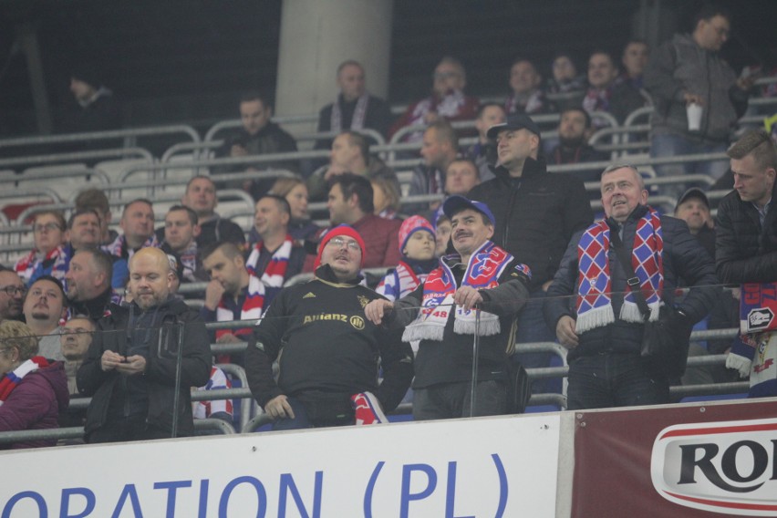 Górnik Zabrze - Śląsk Wrocław. Kibice odśpiewali hymn ZDJĘCIA KIBICÓW