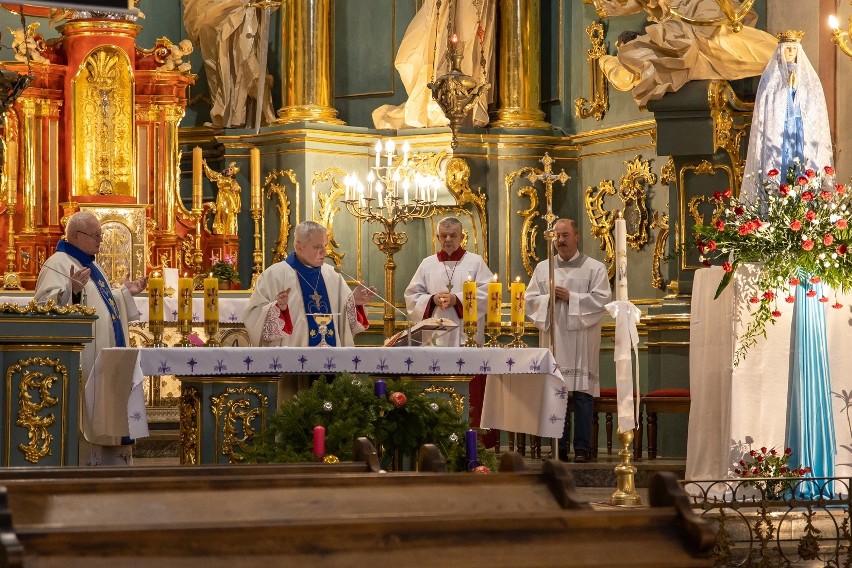 Męski Różaniec w Przemyślu chce odnowić figurę Matki Bożej Niepokalanej. Odbyła się też kolejna procesja ulicami miasta [ZDJĘCIA]