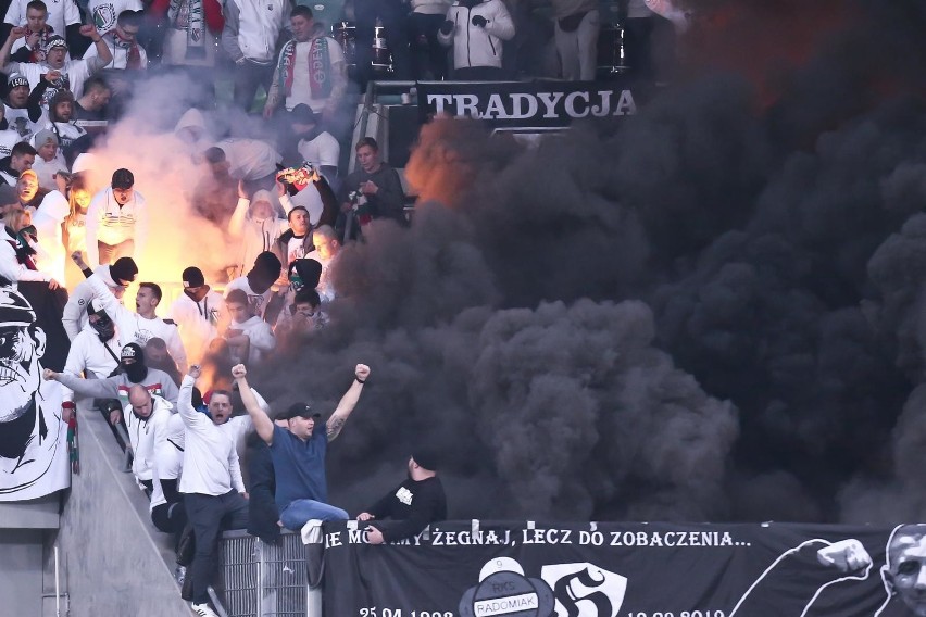 Z powodu zadymienia mecz Śląsk - Legia przerwany został na...