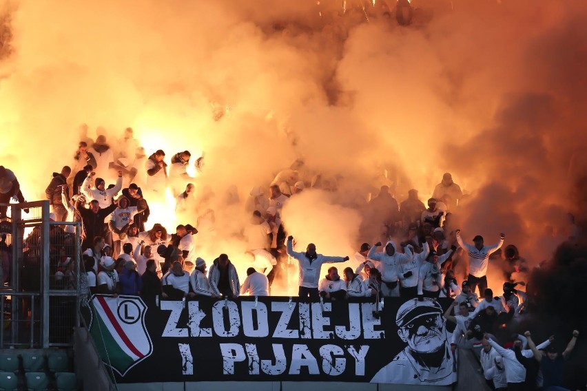 Z powodu zadymienia mecz Śląsk - Legia przerwany został na...