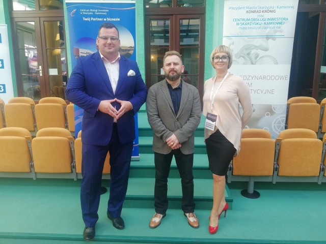 Konrad Kroenig, prezydent Skarżyska, Piotr Marzec-Liroy oraz Weronika Marczuk  na III Międzynarodowym Forum  Inwestycyjnym.