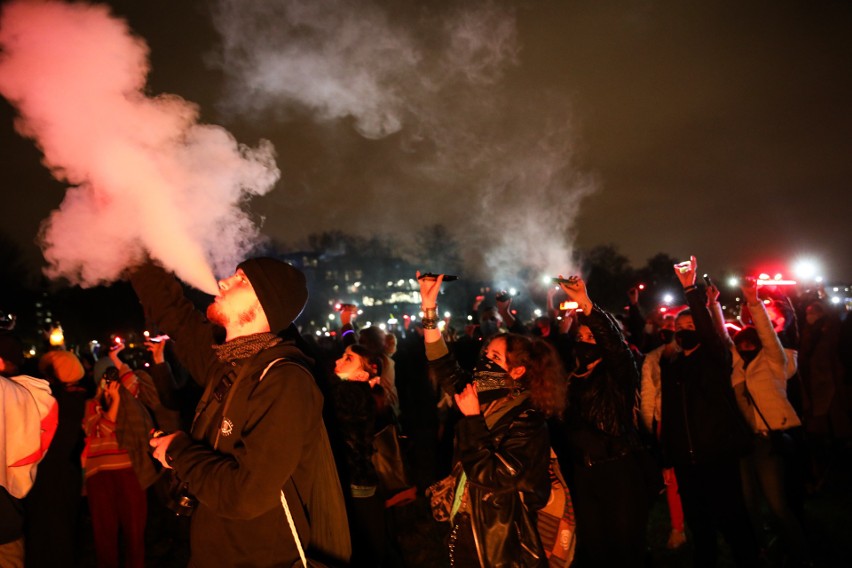 Protest Kobiet na krakowskich Błoniach.