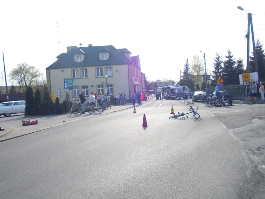 Tragedia w Rzezawie. Kierowca fiata celowo wjechał w ludzi na chodniku? Jedna z osób nie żyje